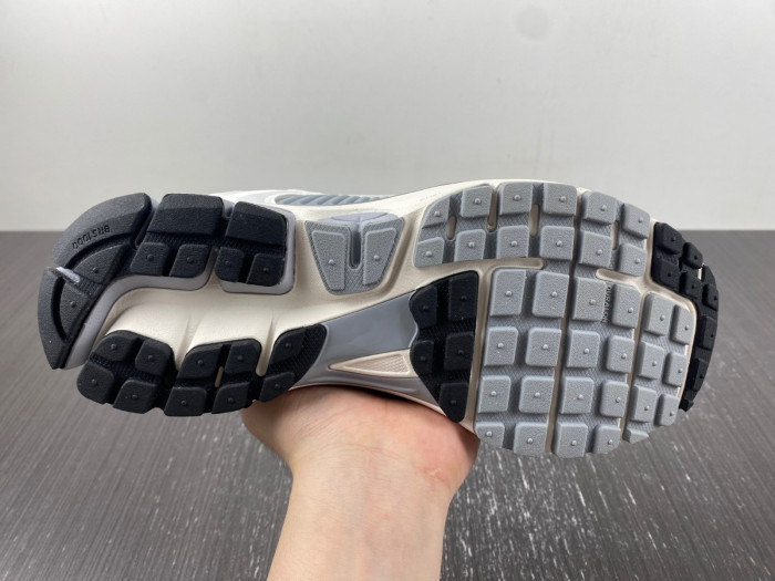 nike zoom vomero 5 fd9919-001