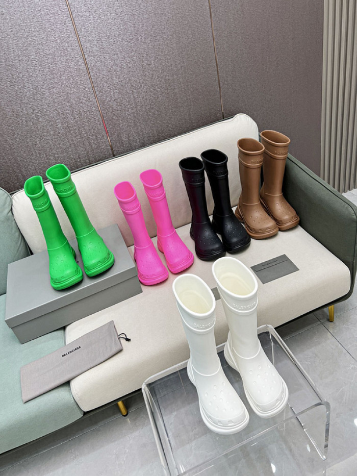 Ba*len*cia*ga x crocs chunky rubber boots b03