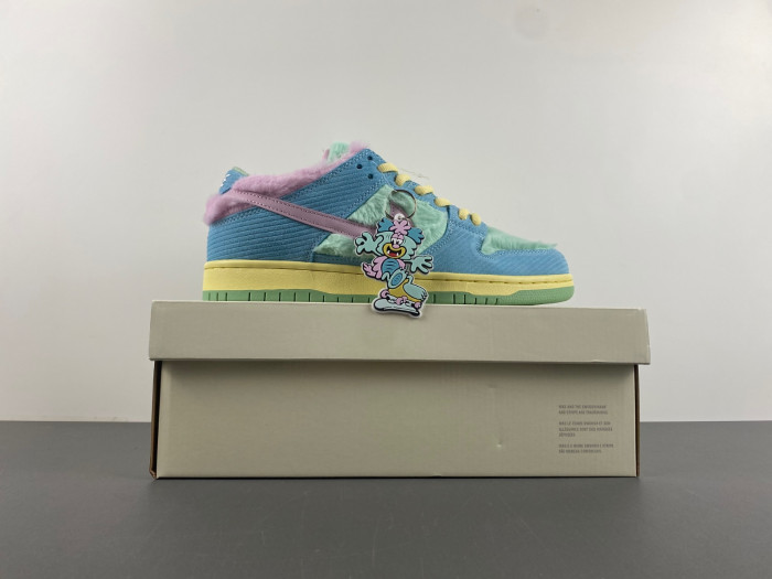 verdy x nike sb dunk low “visty” fn6040-400