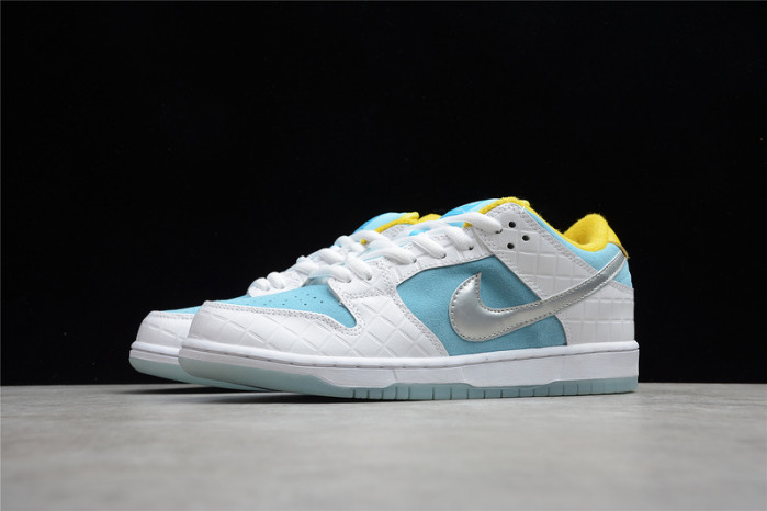 how the ftc x nike sb dunk low looks on-feet dh7687-400