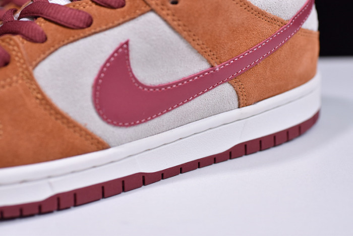 nike sb dunk low pro daek russet cedar bq6817-202