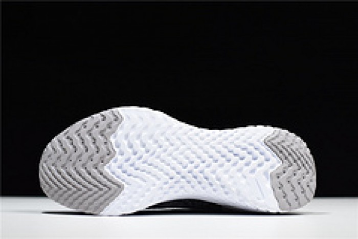 nike epic react flyknit black and grey dots point noirs et gris aj7283 996