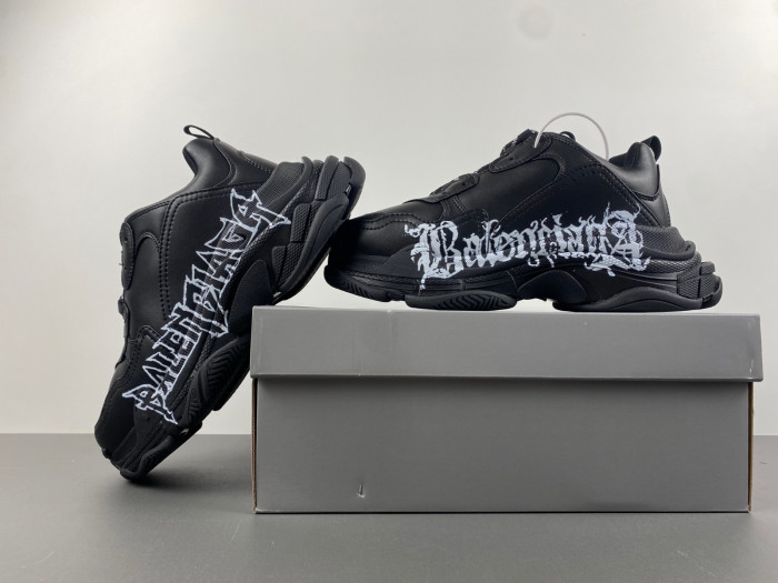 Balenciaga TRiple S sneaker