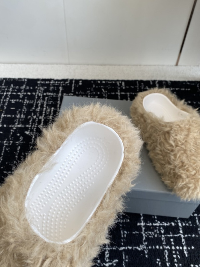 Balenciag* Sandal BS109