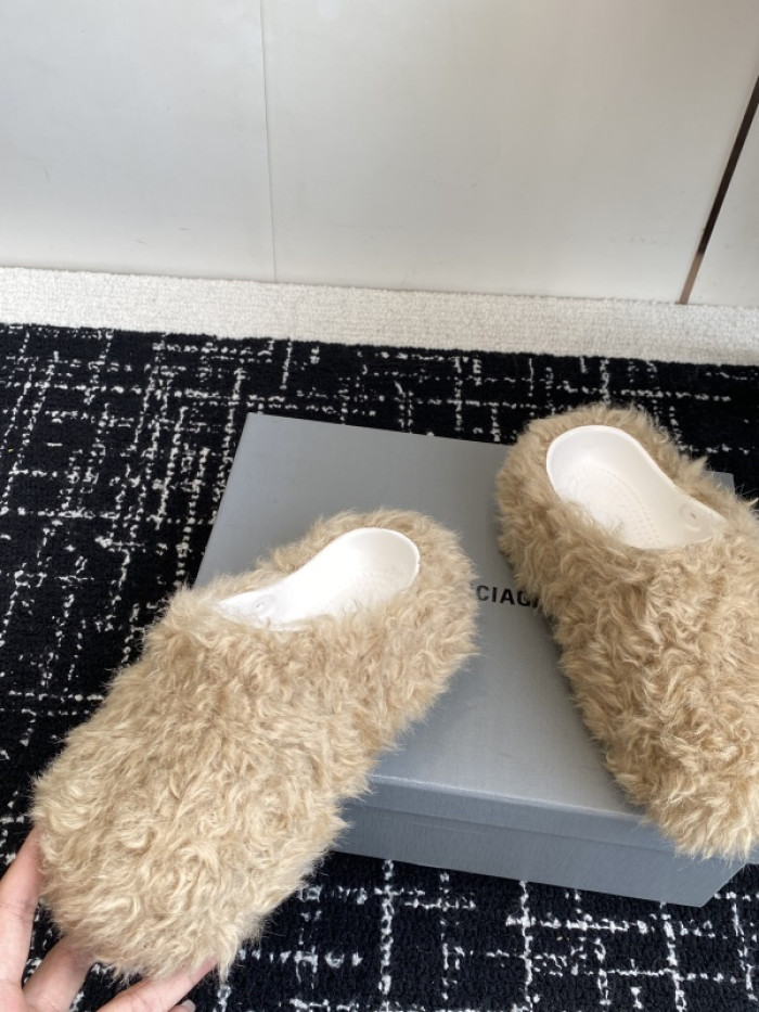 Balenciag* Sandal BS109