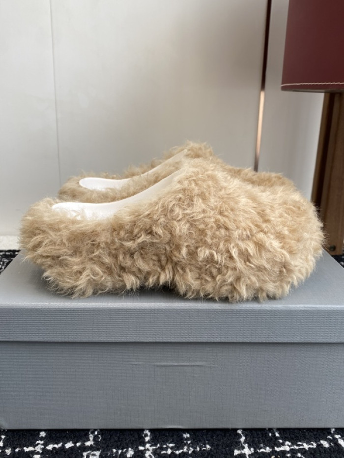 Balenciag* Sandal BS109