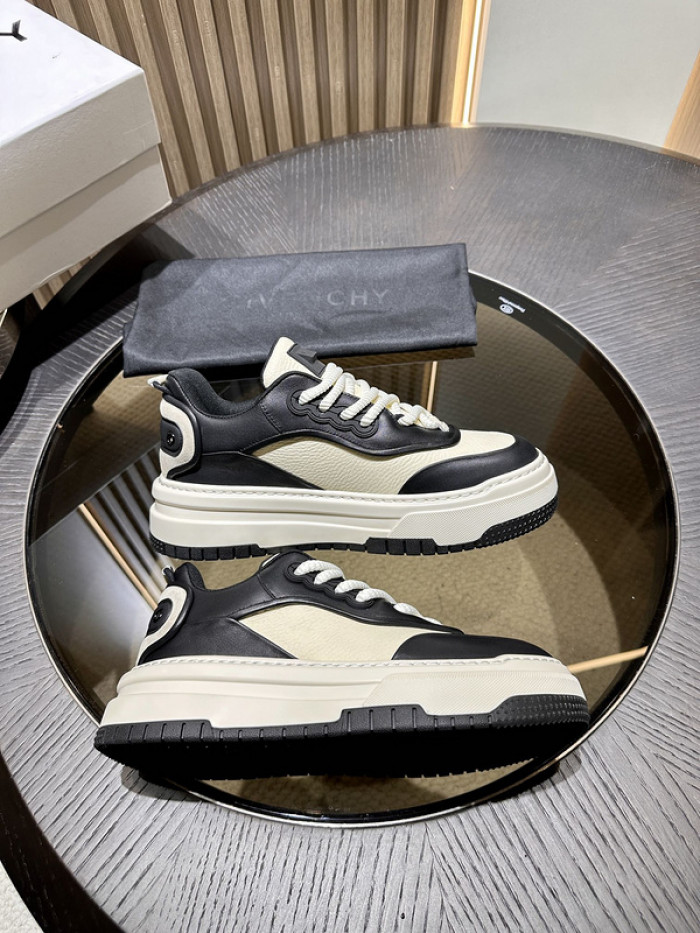 Givenchy Sneakers 660023