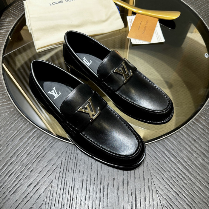 LV LOAFERS L0000610