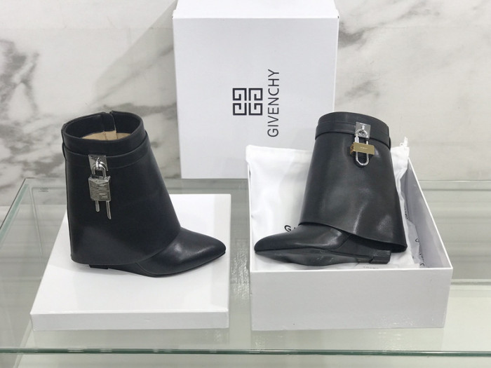 Givenchy Boots 660010