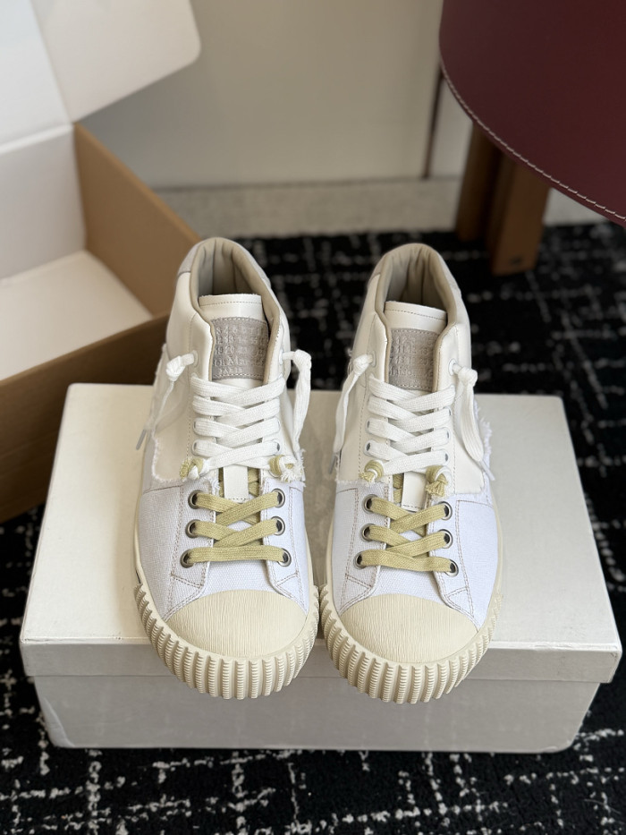 Ma1s0n Marg*e1a CALFSKIN S57WS0417