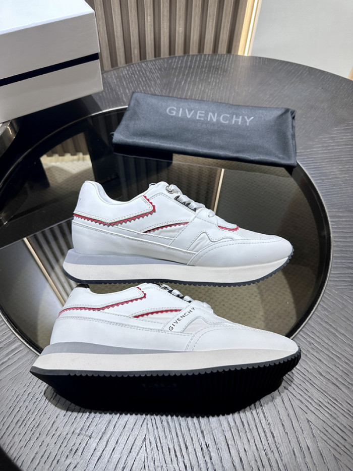 Givenchy Sneakers 660052