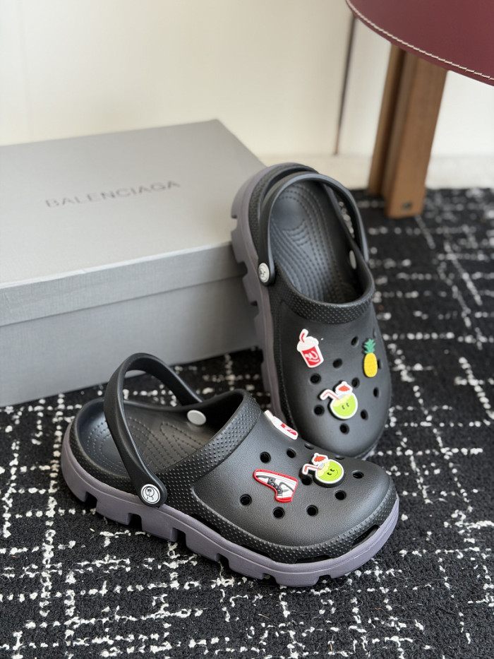 Balenciag* Sandal BS121