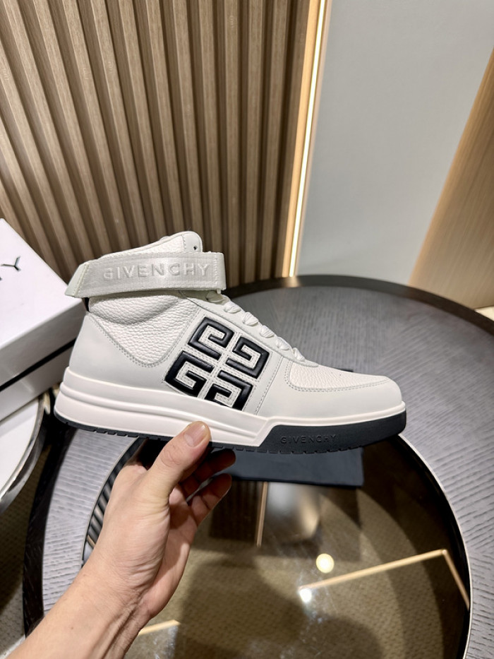 Givenchy Sneakers 660029
