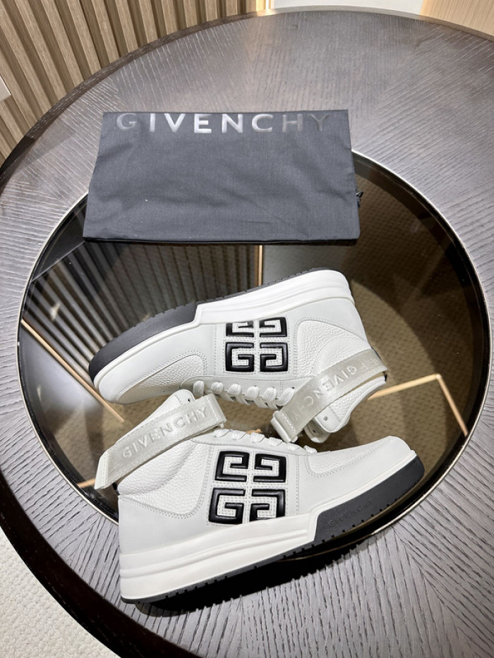 Givenchy Sneakers 660029