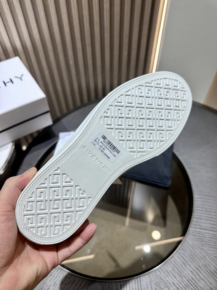 Givenchy Sneakers 660049
