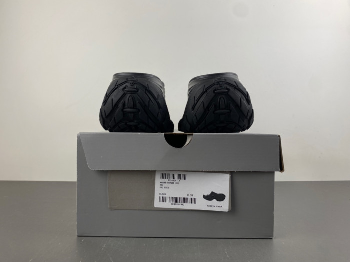 Balenciag* Sandal BS128