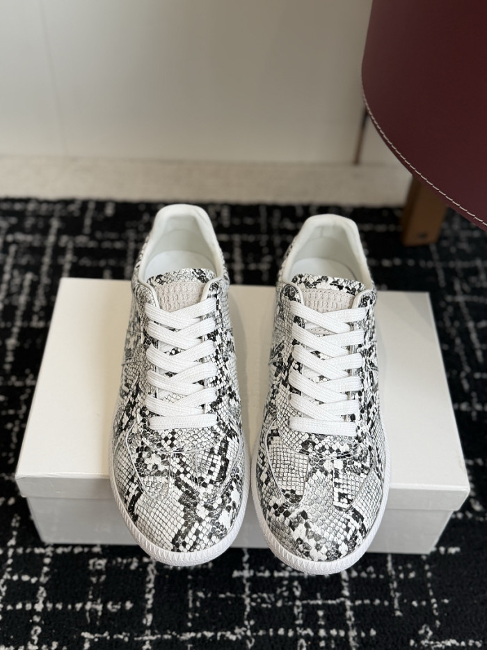 Ma1s0n Marg*e1a CALFSKIN S57WS0423