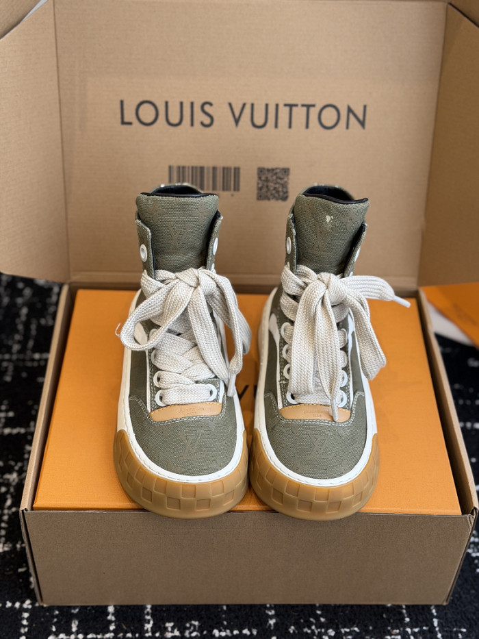 LV sneakers L0000856