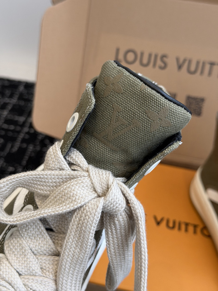 LV sneakers L0000856