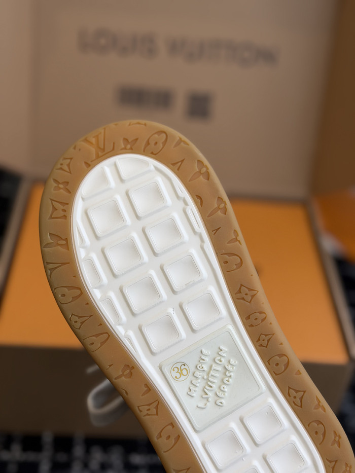 LV sneakers L0000857