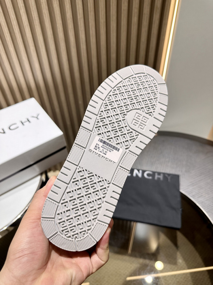 Givenchy Sneakers 660026