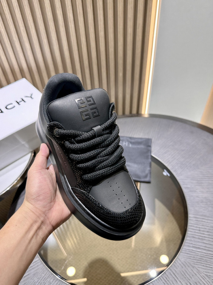 Givenchy Sneakers 660017
