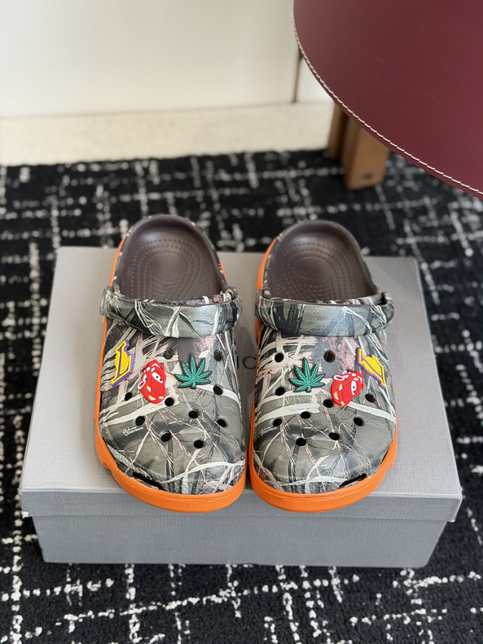 Balenciag* Sandal BS126