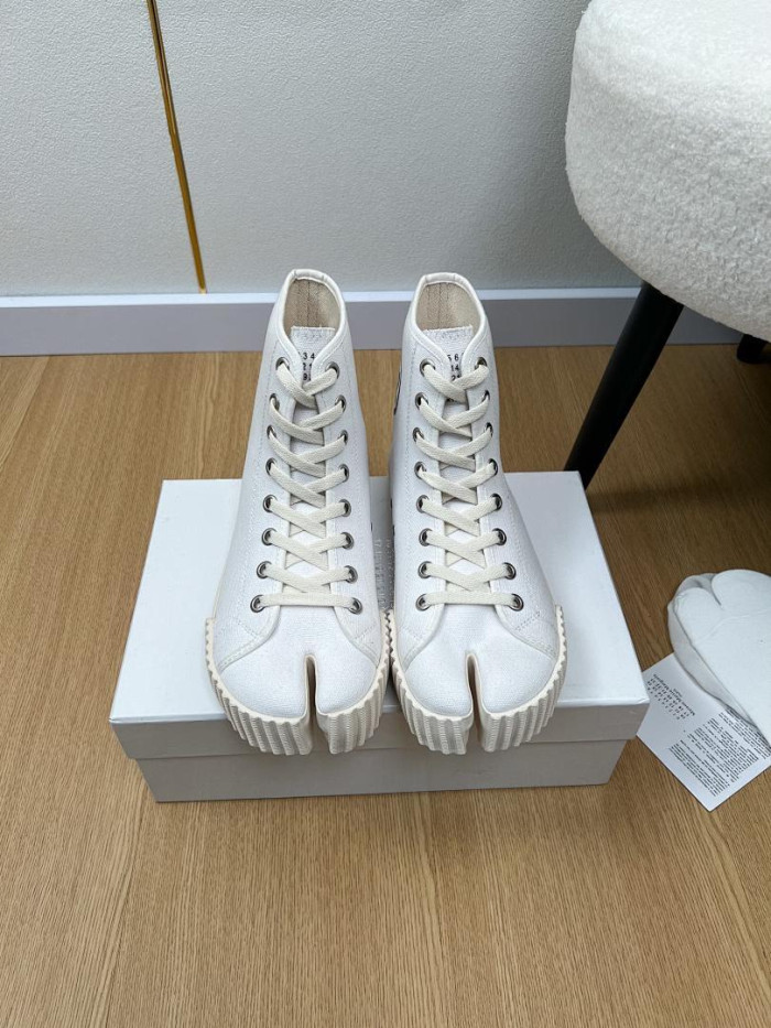 Ma1s0n Marg*e1a CALFSKIN S57WS0368