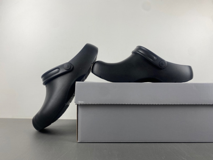 Balenciag* Sandal BS73