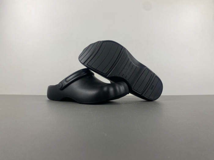 Balenciag* Sandal BS73