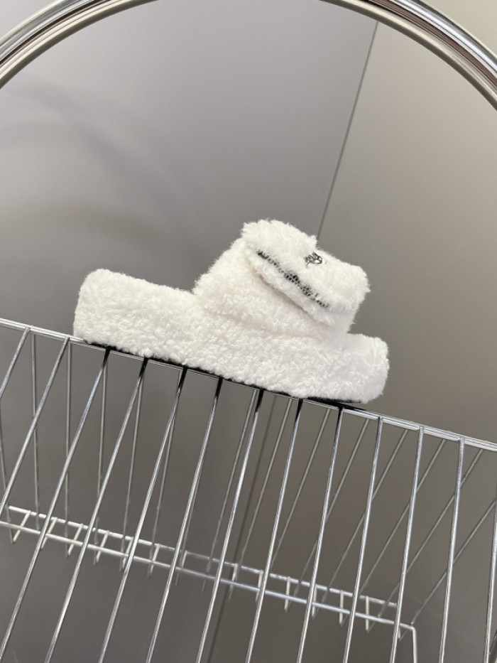 Balenciag* Sandal BS84